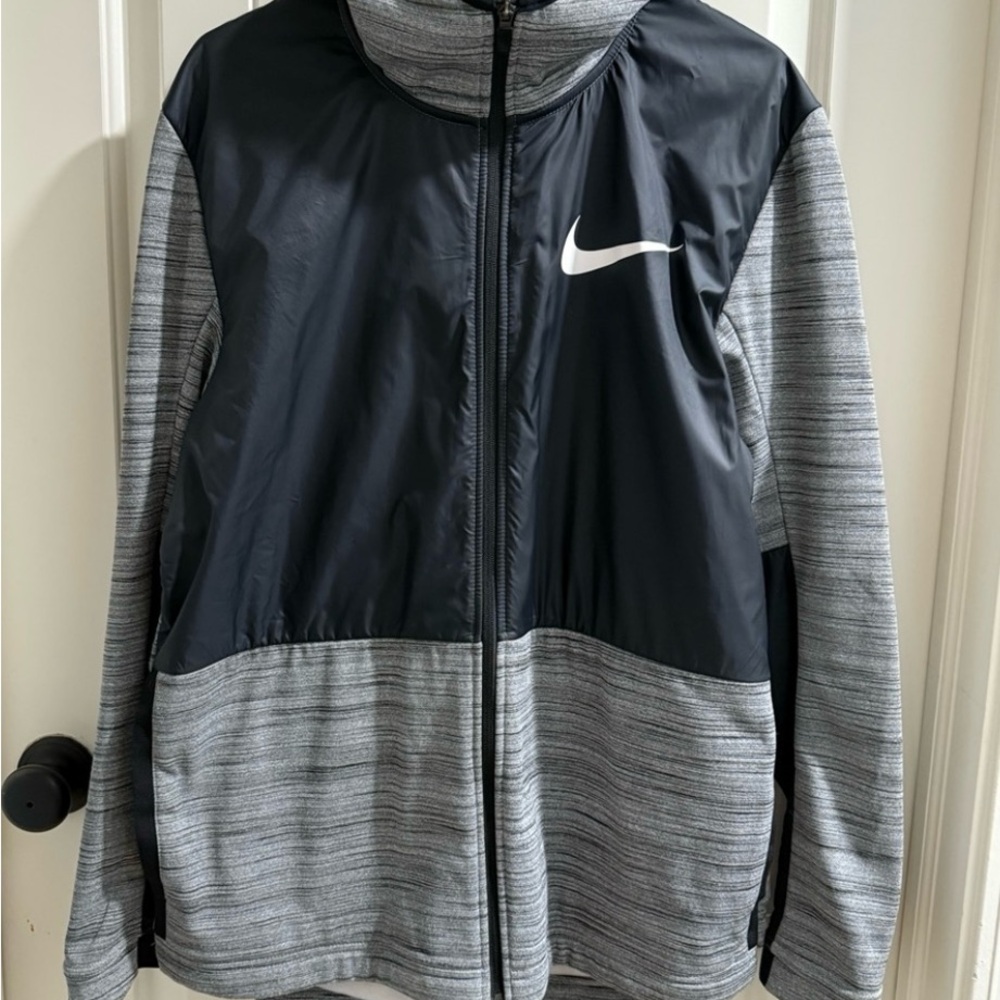 Nike Men's Basketball Black and Gray Jacket